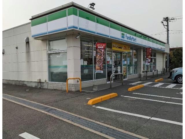 ファミリーマート駅家万能倉店(コンビニ)まで689m プリエ