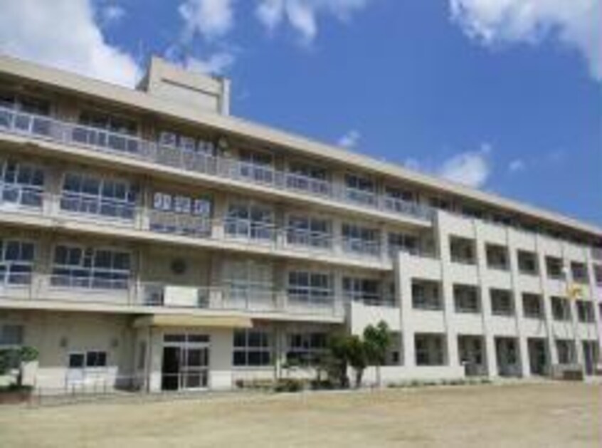 福山市立多治米小学校(小学校)まで1225m Luminous　B棟