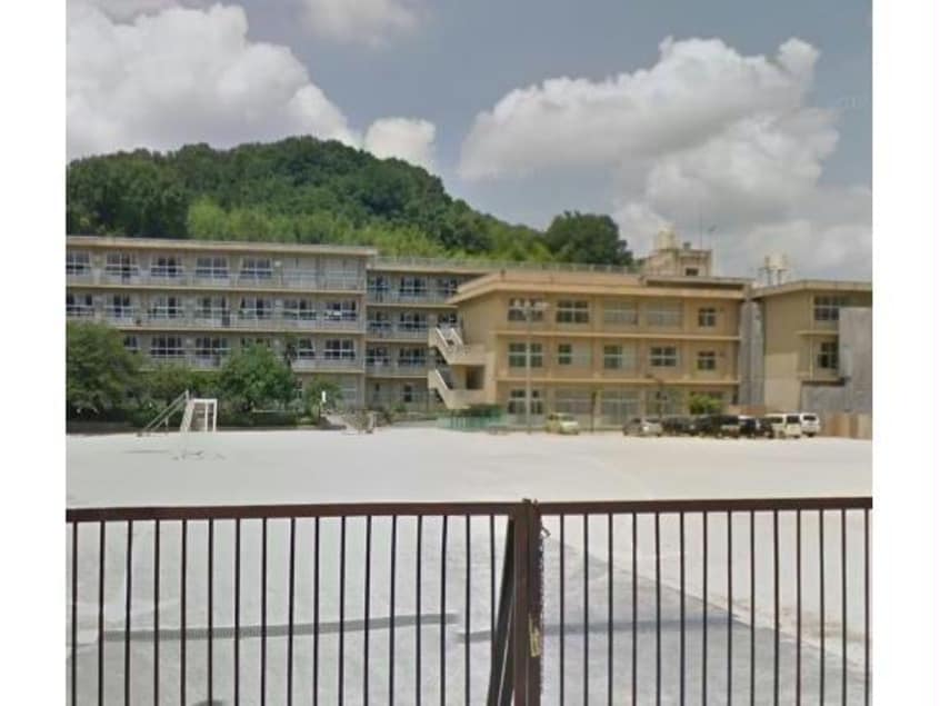 福山市立千田小学校(小学校)まで390m グランツＢ