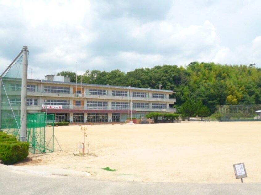 赤穂市立赤穂西中学校(中学校/中等教育学校)まで745m ぐりーんひまわり