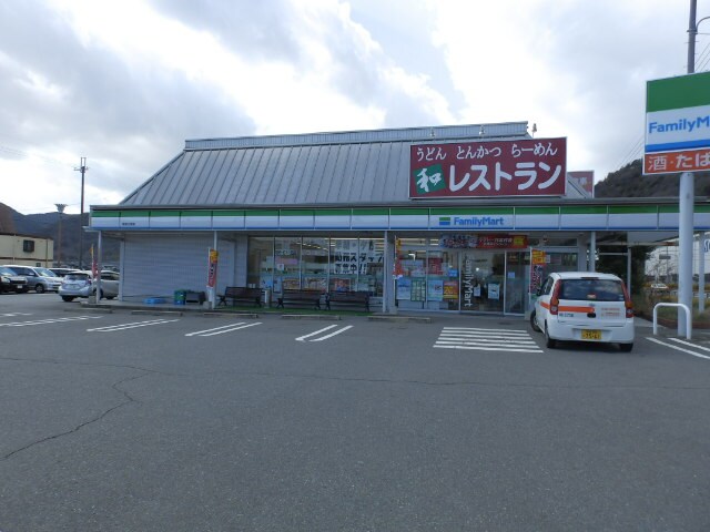 ﾌｧﾐﾘｰﾏｰﾄ 揖保川原店(コンビニ)まで1054m ハーティー黍田 Ｂ棟