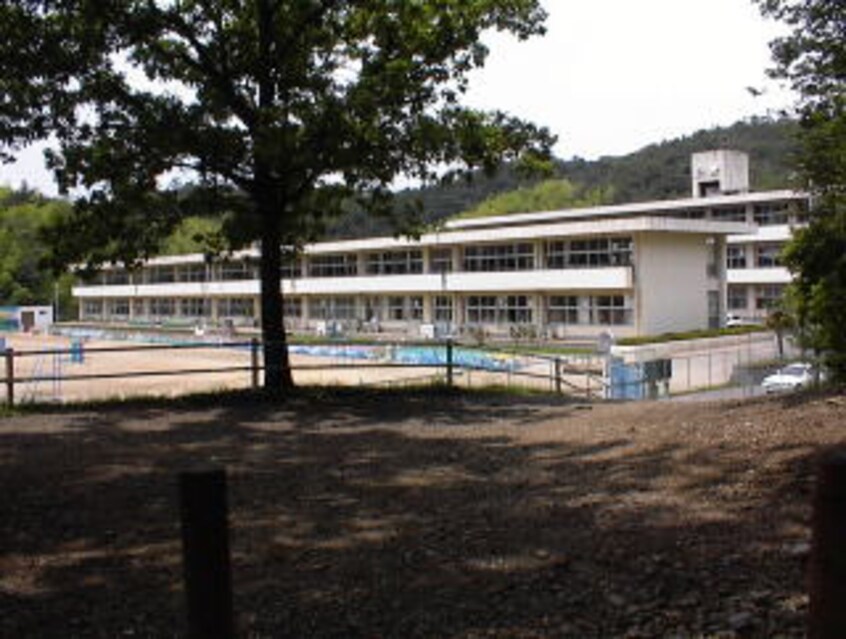 たつの市立神部小学校(小学校)まで4544m T・Kビル