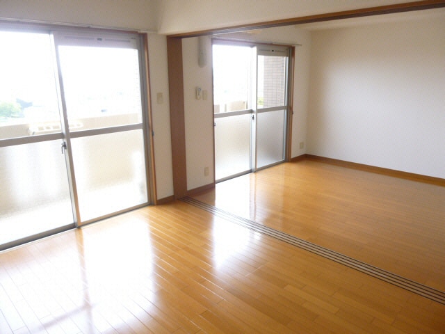 モデル ユーミー新城