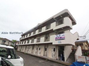 リベットハウス