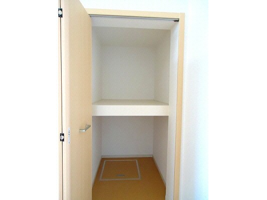 収納スペース ラウレアA