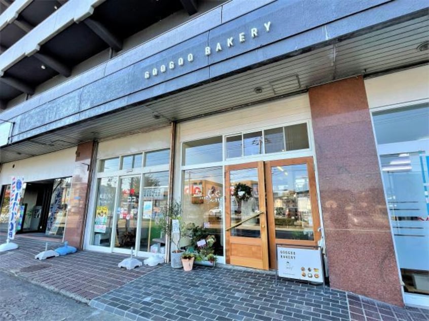１階　たこやき屋とパン屋 KRビル