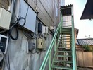 階段を上るとお部屋があります。 SN1