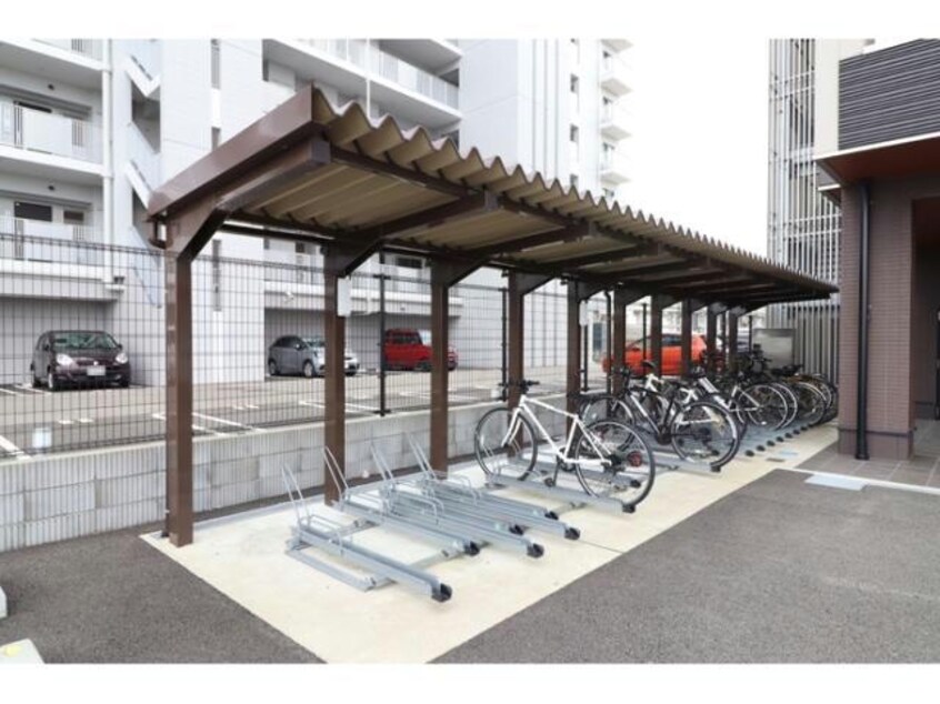  グランデ西金沢駅前