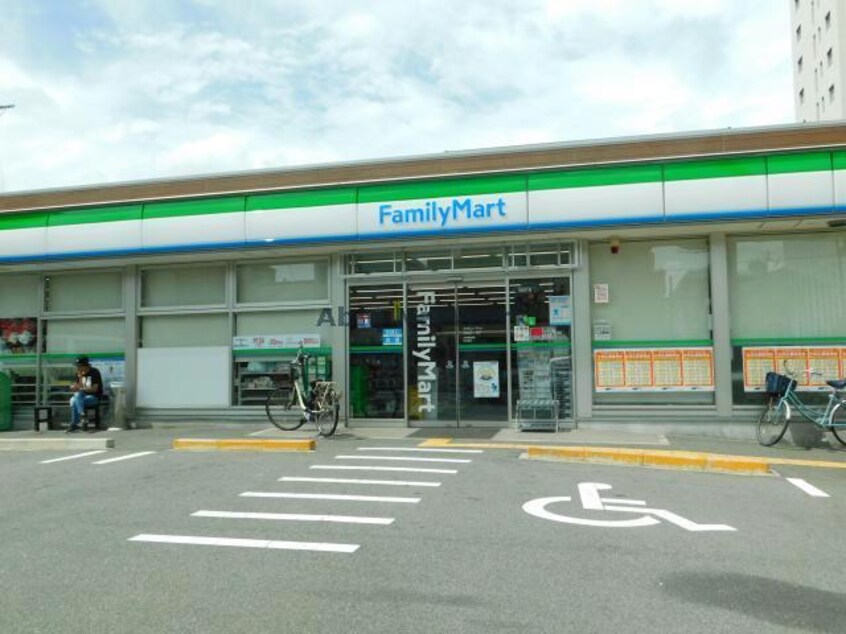 ファミリーマート大宮五丁目店(コンビニ)まで333m マンション第二新大宮