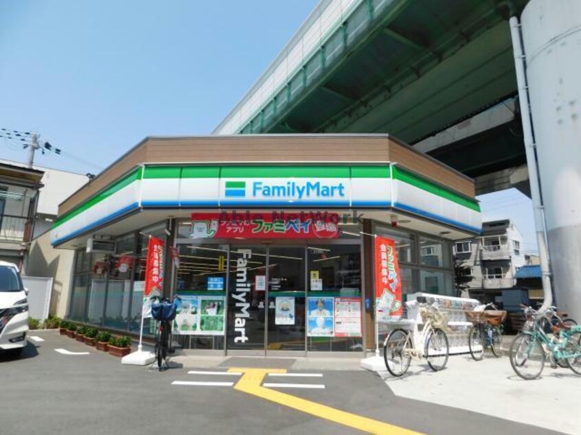 ファミリーマート中宮店(コンビニ)まで559m プラシード大宮