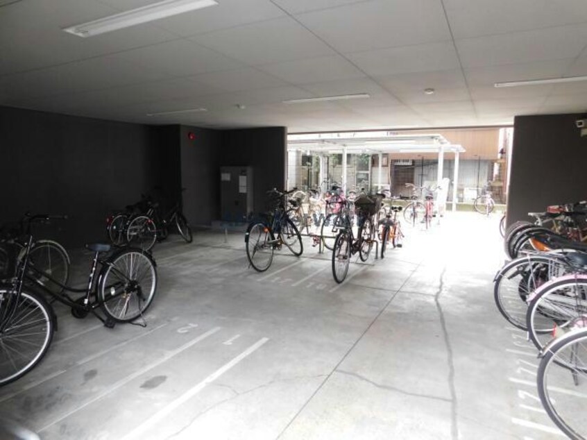 自転車駐輪場 クレアート大阪トゥールビヨン