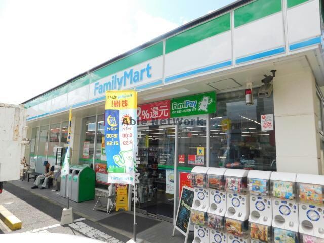 ファミリーマート清水二丁目店(コンビニ)まで366m クレアート大阪トゥールビヨン