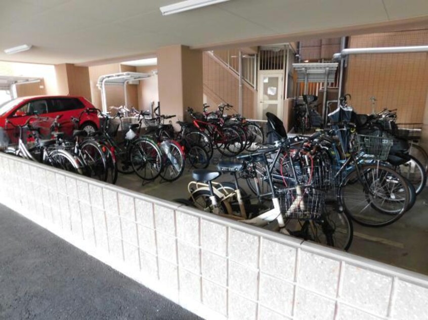 自転車駐輪場 コモドガーデンヤマイチ