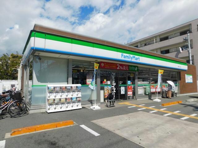 ファミリーマート新森七丁目店(コンビニ)まで302m グレイスガーデン新森２号館