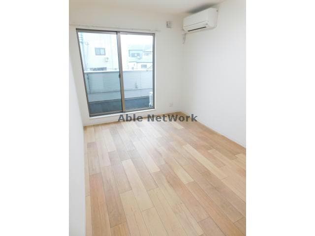 洋室　9.5帖 クリエオーレ清水