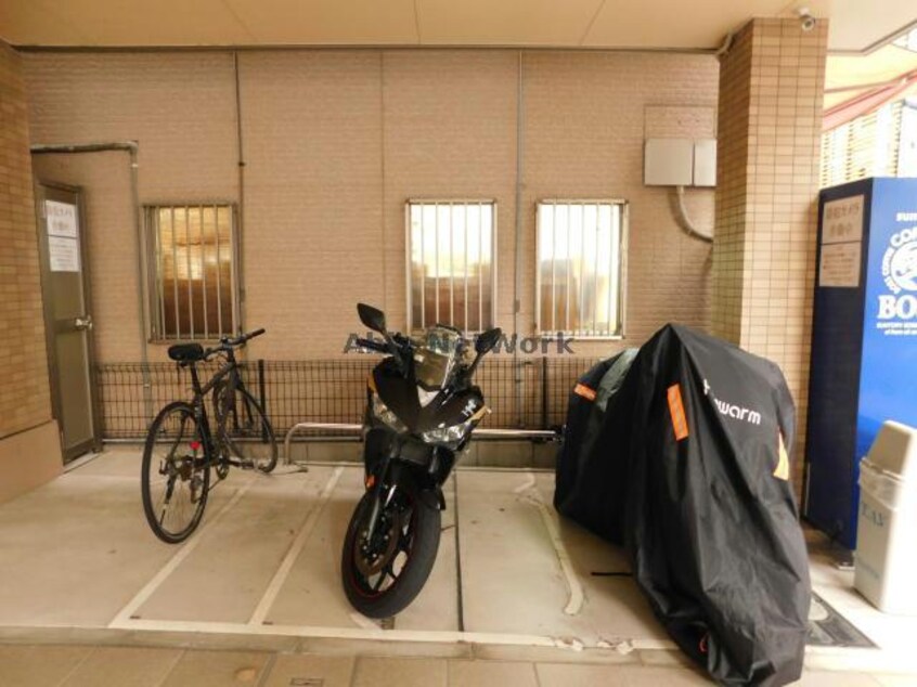 バイク駐輪場 ラフィーネ新森