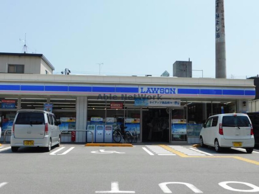 ローソン大宮四丁目店(コンビニ)まで90m Live工大前