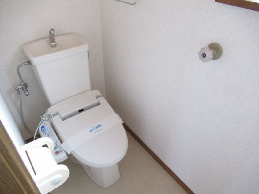 コンパクトで使いやすいトイレです サンキャロル