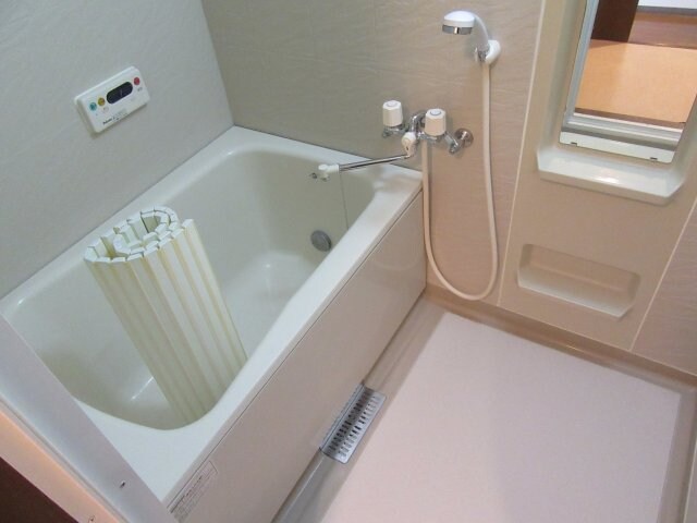 ゆったり過ごせるお風呂です ロイヤルコート東青田