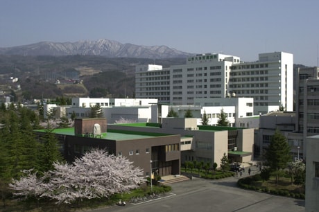 山形大学医学部附属病院 558m ファッションコーポフォーエム