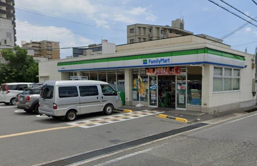 ファミリーマート　姫路手柄店(コンビニ)まで300m エスポア２１