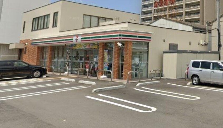 セブンイレブン姫路飾磨三宅店(コンビニ)まで332m ジュエルII