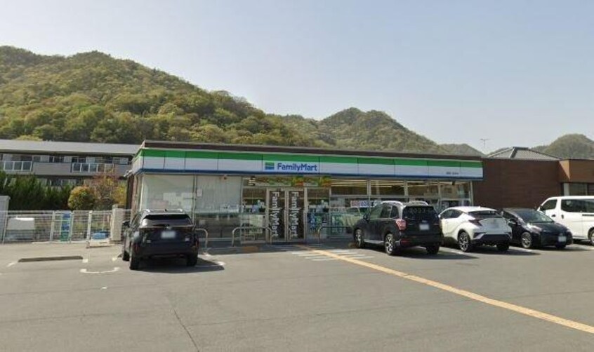 ファミリーマート姫路仁豊野店(コンビニ)まで563m サニーガーデン仁豊野