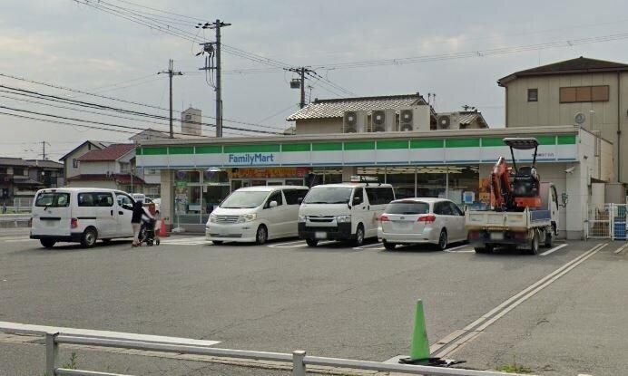 ファミリーマート姫路構四丁目店(コンビニ)まで104m カーサ　エレガンテ
