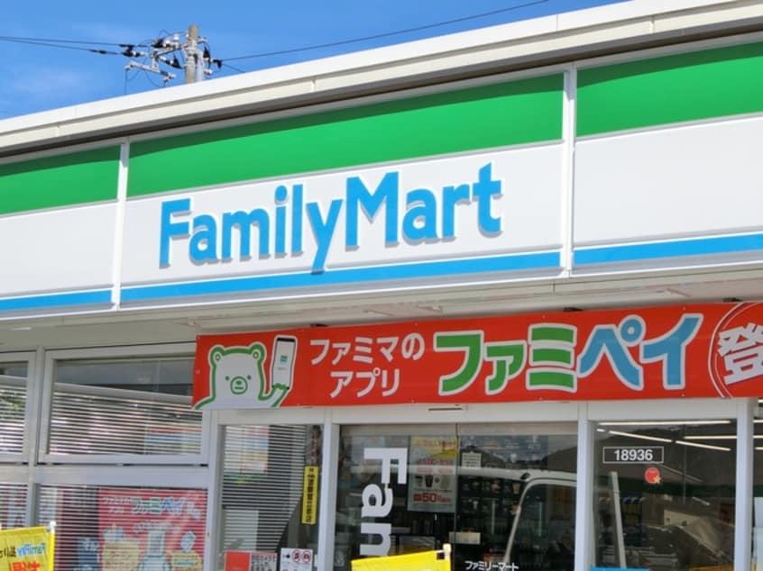 ファミリーマート富士富士川店(コンビニ)まで606m※ファミリーマート富士富士川店 グローリアＴ・Ｆ