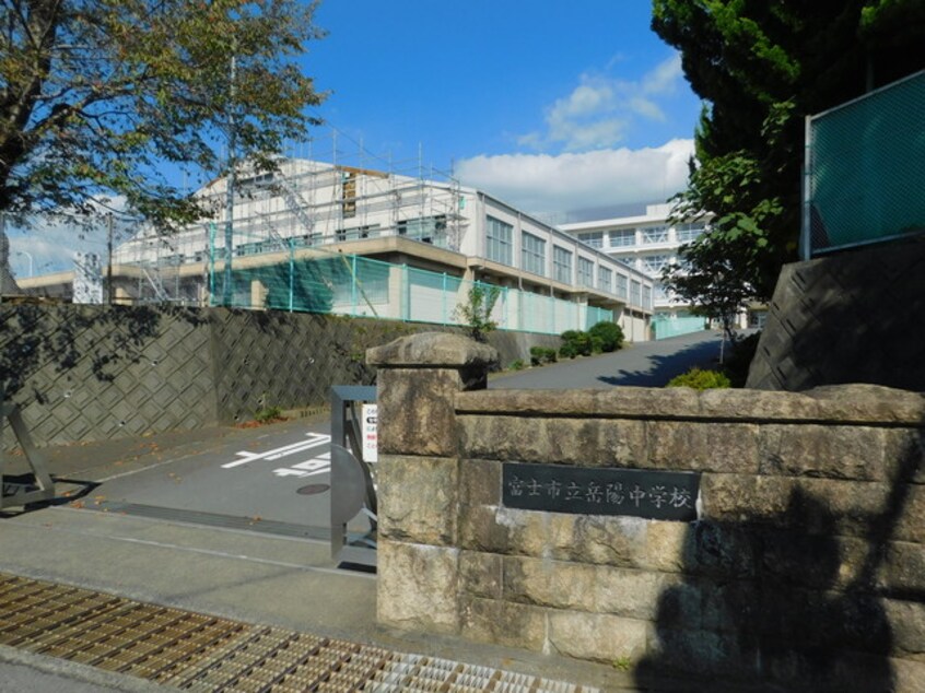 富士市立岳陽中学校(中学校/中等教育学校)まで1155m※富士市立岳陽中学校 ハッピーハイツ