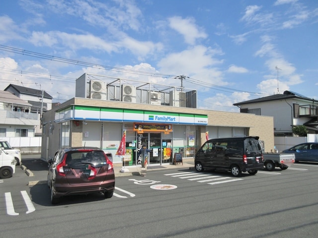 ファミリーマート富士宮神田川町店(コンビニ)まで405m※ファミリーマート富士宮神田川町店 アルメリア