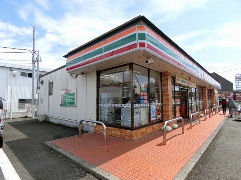セブンイレブン富士市蓼原店(コンビニ)まで693m※セブンイレブン富士市蓼原店 リビングタウン富士