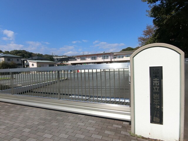 岩本保育園(幼稚園/保育園)まで1007m※岩本保育園 身延線/入山瀬駅 徒歩5分 3階 築8年