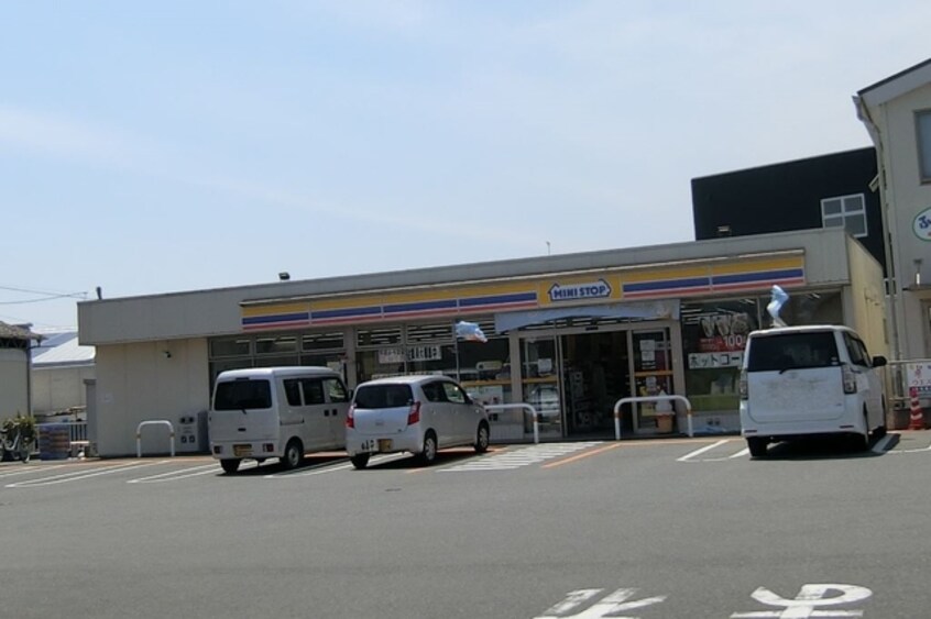 ミニストップ富士入山瀬店(コンビニ)まで923m※ミニストップ富士入山瀬店 グリーンハイムかまいし