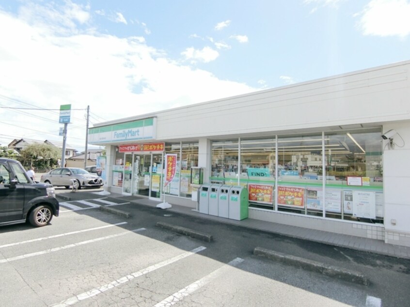 ファミリーマート富士宮田中町店(コンビニ)まで801m※ファミリーマート富士宮田中町店 リヴァーサウス　ＨＯＲＩＩＫＥ