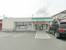 ファミリーマート富士宮登山道店(コンビニ)まで551m※ファミリーマート富士宮登山道店 サンビレッヂ橋本