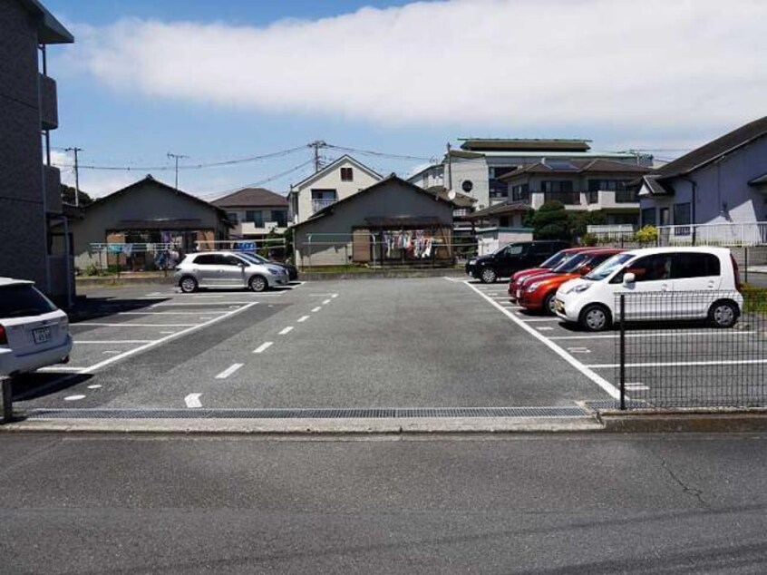 広くて駐車しやすい駐車場 アン・ソレイエ