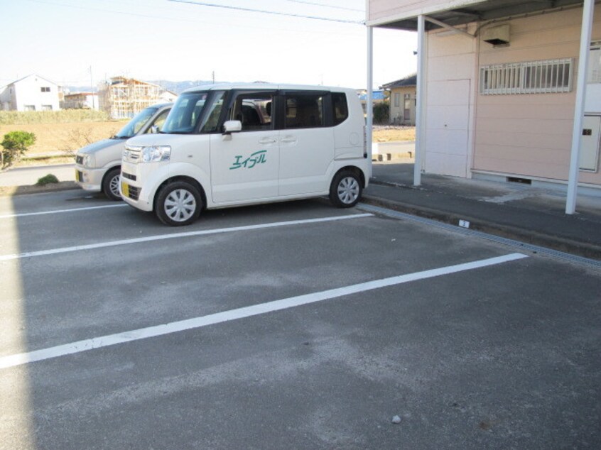 建物の北側の駐車場です 伊豆箱根鉄道駿豆線/三島広小路駅 徒歩50分 1階 築31年