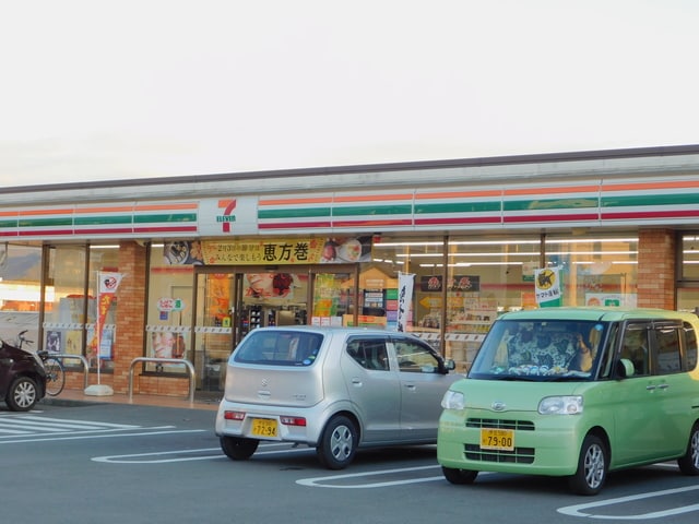 セブンイレブン三島大場北店(コンビニ)まで858m※セブンイレブン三島大場北店 伊豆箱根鉄道駿豆線/大場駅 徒歩6分 2階 築35年