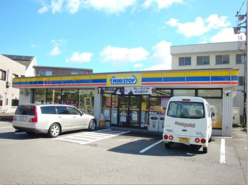 ミニストップ御殿場新橋店(コンビニ)まで297m※ミニストップ御殿場新橋店 サンシティ田中Ａ