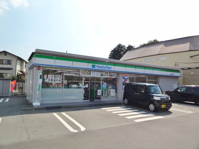 ファミリーマート御殿場ぐみ沢店(コンビニ)まで562m※ファミリーマート御殿場ぐみ沢店 御殿場線（静岡県内）/御殿場駅 徒歩18分 3階 築39年