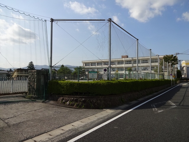 御殿場市立御殿場中学校(中学校/中等教育学校)まで1172m※御殿場市立御殿場中学校 ヴィラＳ＆Ｔ