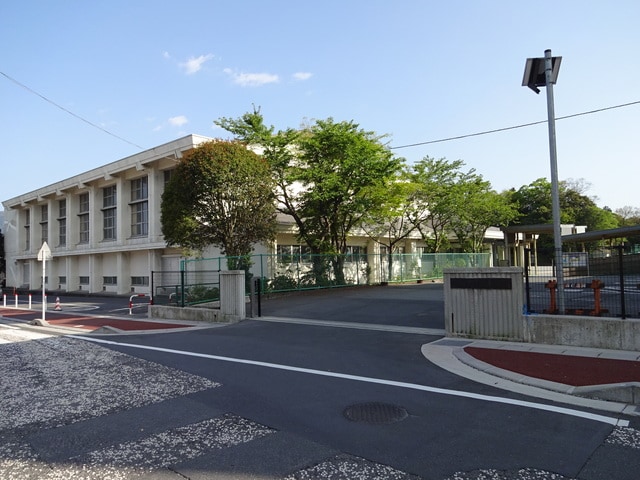 御殿場市立御殿場小学校(小学校)まで1331m※御殿場市立御殿場小学校 ヴィラＳ＆Ｔ