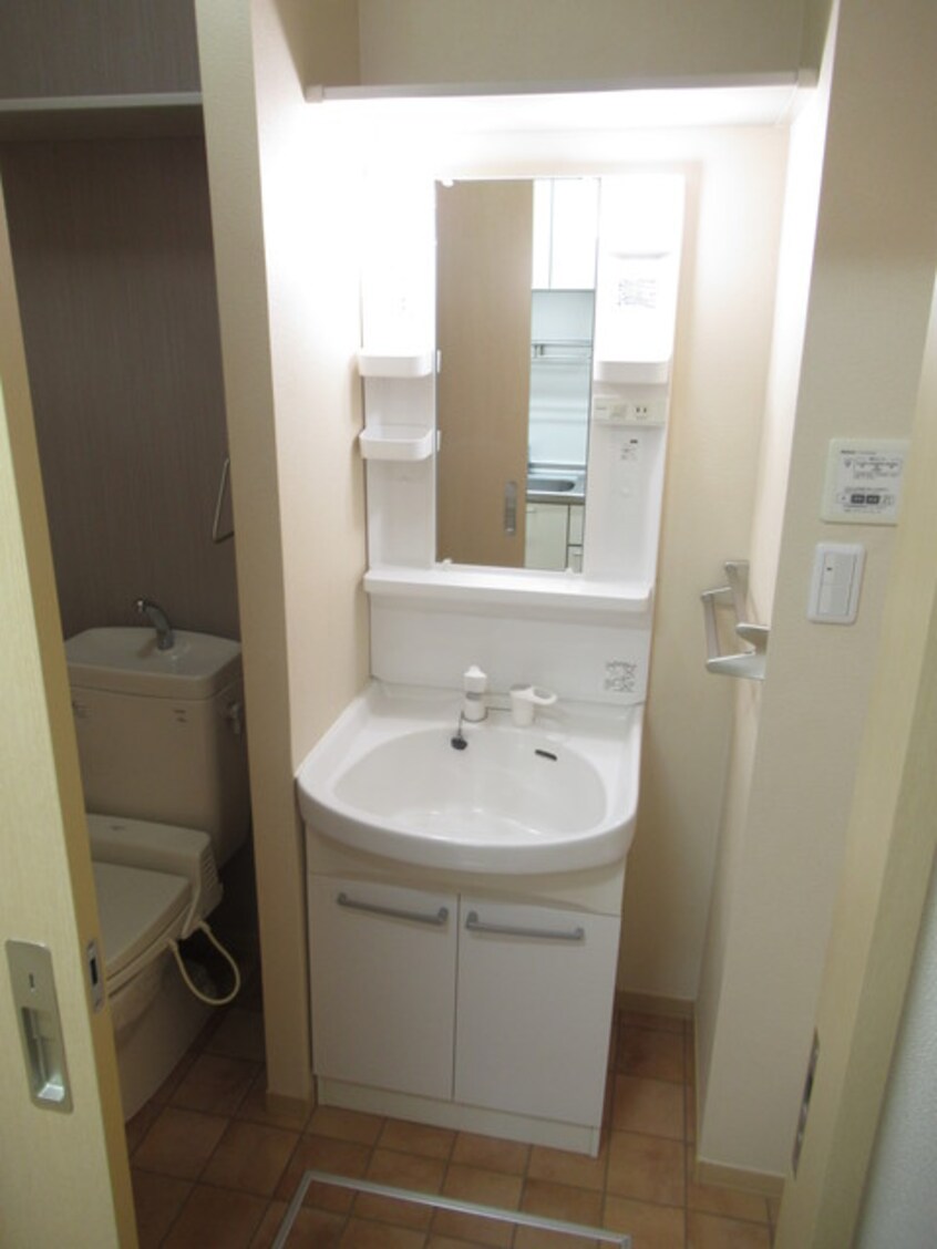  御殿場線（静岡県内）/南御殿場駅 徒歩20分 1階 築18年