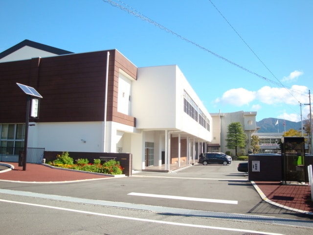 御殿場市立南中学校(中学校/中等教育学校)まで776m※御殿場市立南中学校 御殿場線（静岡県内）/御殿場駅 徒歩17分 1階 建築中