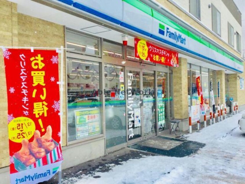 ファミリーマート札幌北22条西5丁目店(コンビニ)まで99m グランコンフォート札幌