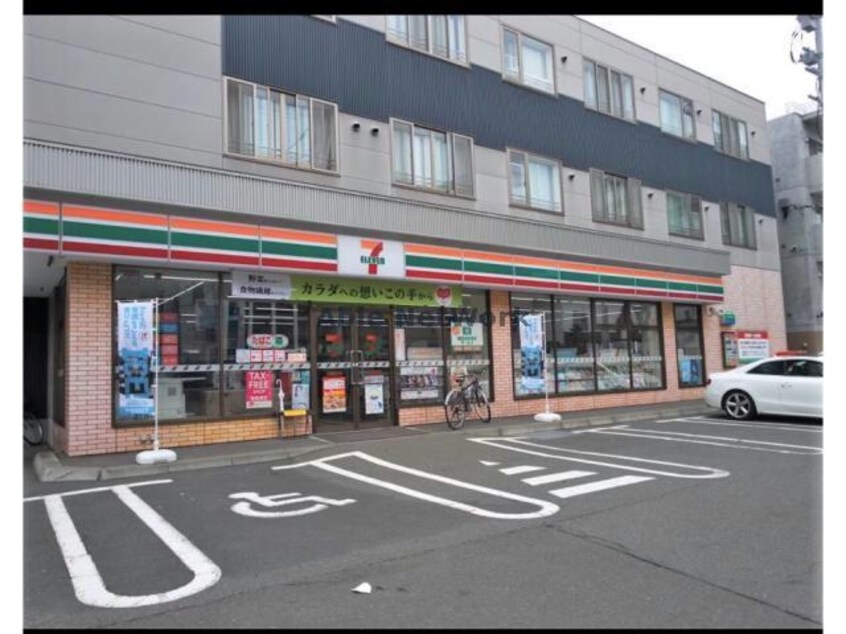 セブンイレブン札幌北22条店(コンビニ)まで55m レーベンビル