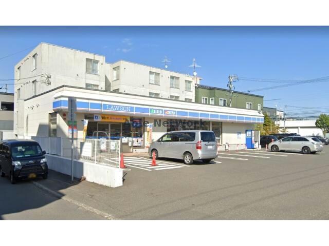 ローソン札幌八軒6条店(コンビニ)まで889m ファーロックコートK18