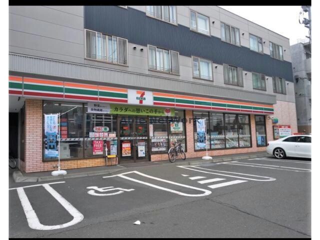セブンイレブン札幌北22条店(コンビニ)まで114m レジーナN22