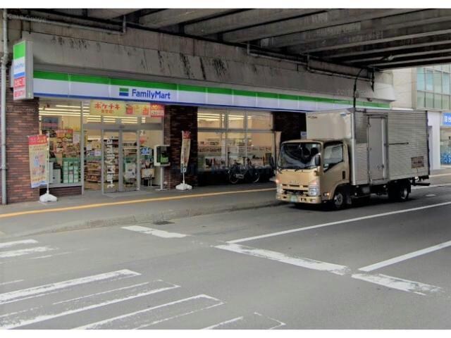 ファミリーマート札幌駅西口店(コンビニ)まで140m アストリアN6